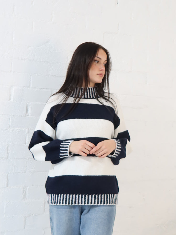 Jenna Knit - Navy/White