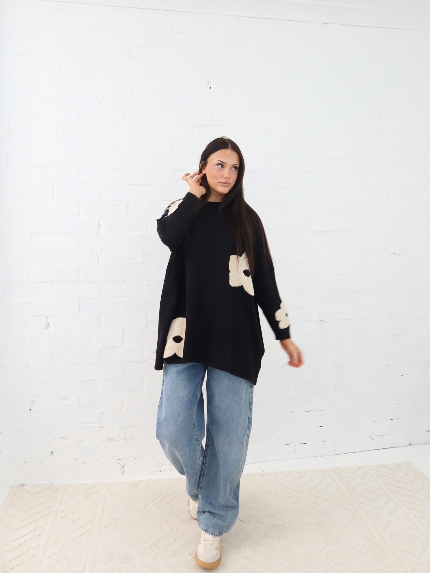 Avery Knit - Black Flower