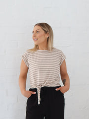 Charm Tee - Beige/Brown