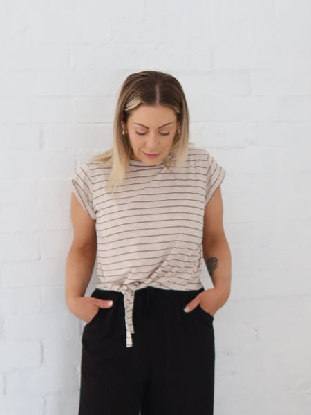 Charm Tee - Beige/Brown